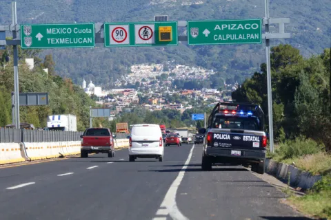 Operativo en Libramiento Tlaxcala-Chiautempan deja tráiler recuperado.