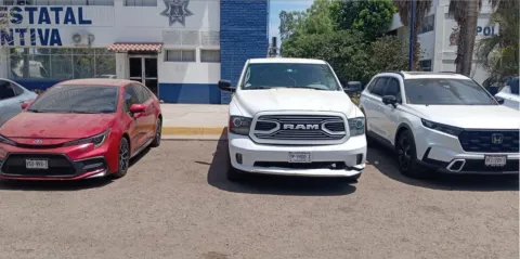 En Culiacán decomisan vehículos con cargadores para armas largas.