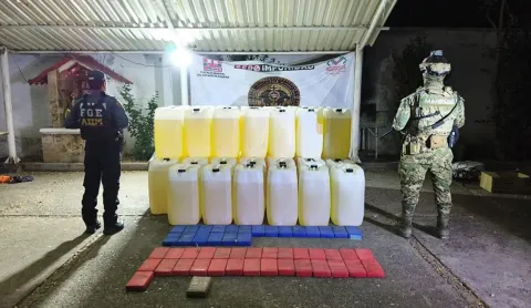 Marina y Policía Estatal aseguran droga y combustible en Chiapas.