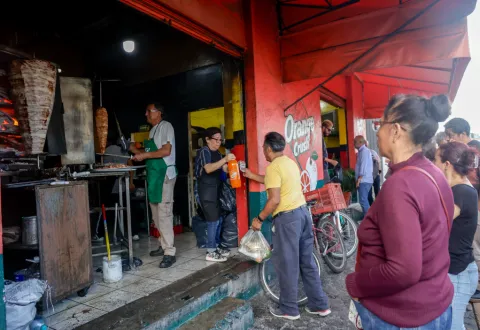 Esta es la Taquería Los Camellos en Puebla, reconocida por Bib Gourmand de la Guía Michelin.