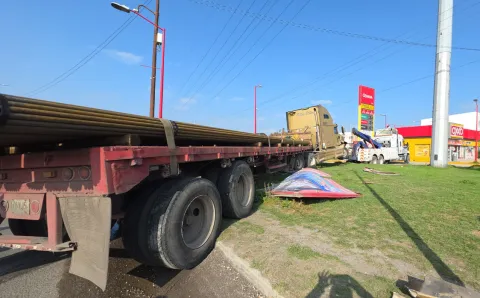Se registra carambola en carretera del Periférico Ecológico.
