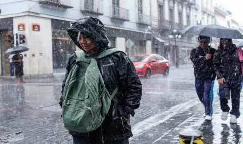 Lluvia de este miércoles tres de junio deja encharcamientos en Puebla.