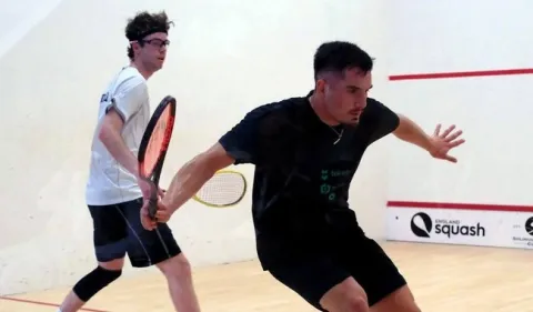 Mexicano, Leonel Cárdenas, con debut triunfal en el Abierto Británico de Squash.